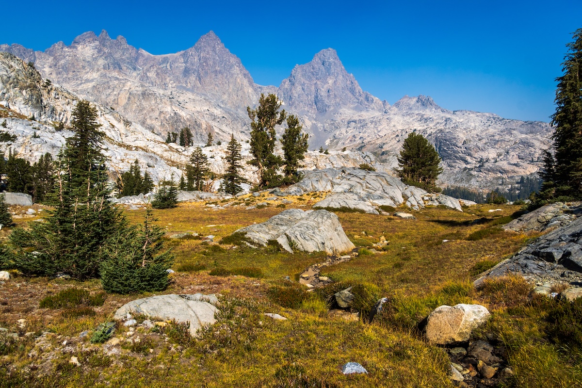 The trail down to Ediza Lake from Iceberg Lake